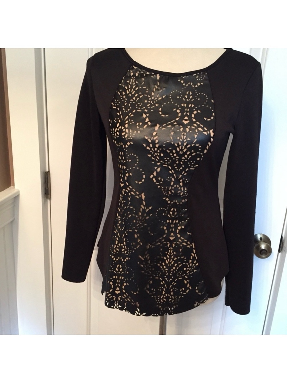 KAY CELINE TOP TEE BLACK CUTOUT PANEL LONG SLEEVE Size S